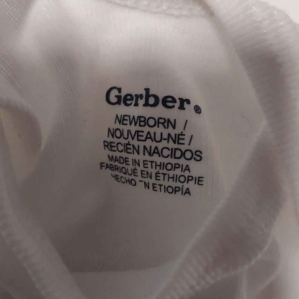 RAISED by king A Gerber one piece size newborn new without tag never worn 100%co